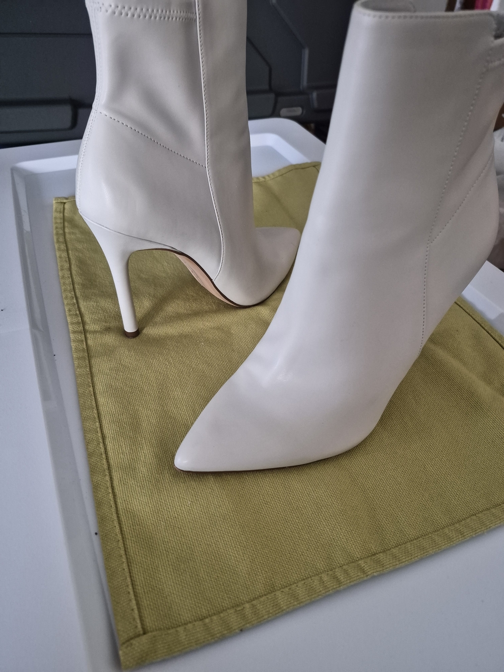 Jessica Simpson Cream Pointed Toe Stiletto Booties
